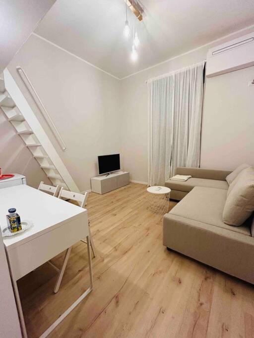 Studio Apartment Near Bocconi Мілан Екстер'єр фото