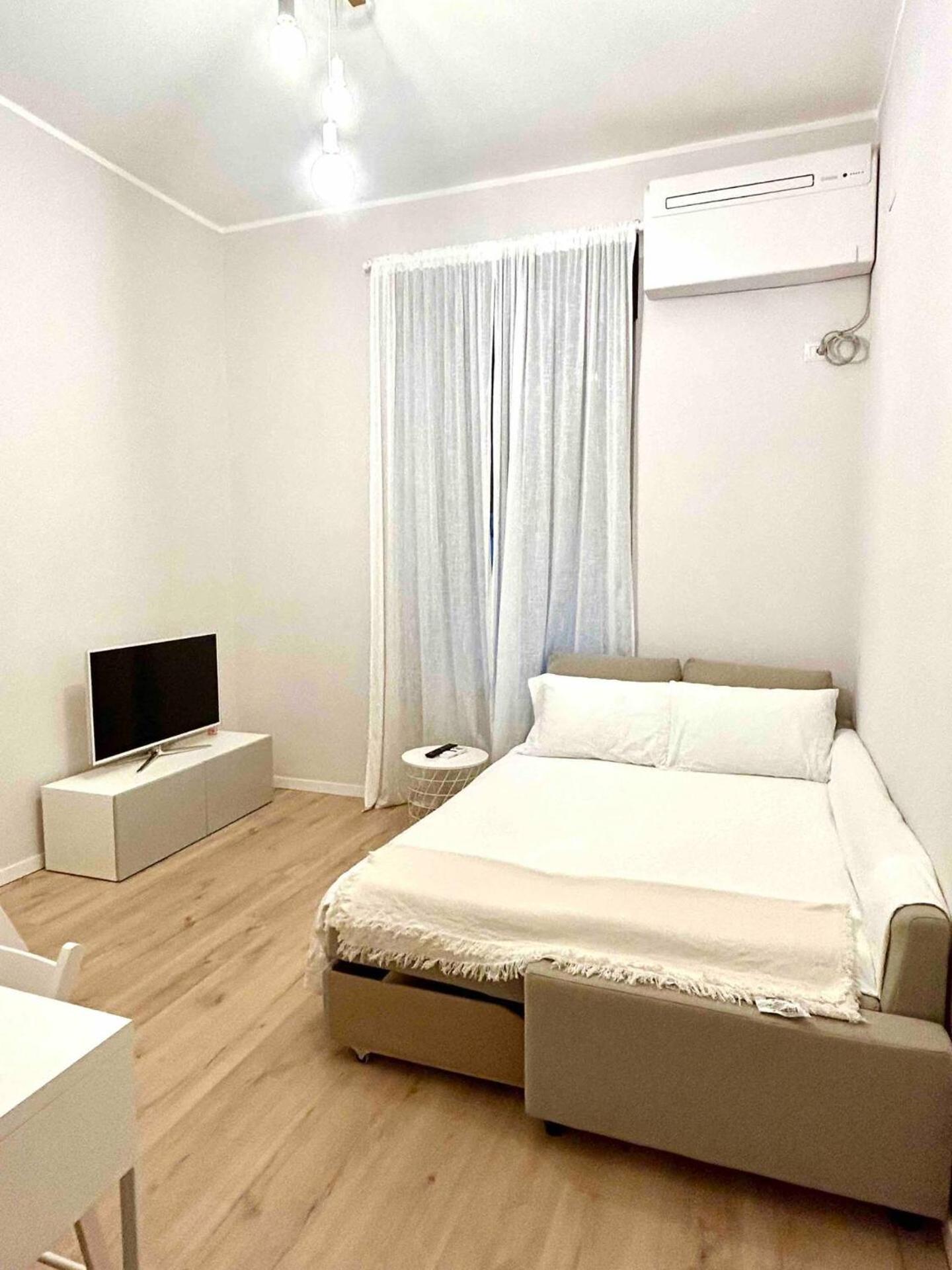 Studio Apartment Near Bocconi Мілан Екстер'єр фото