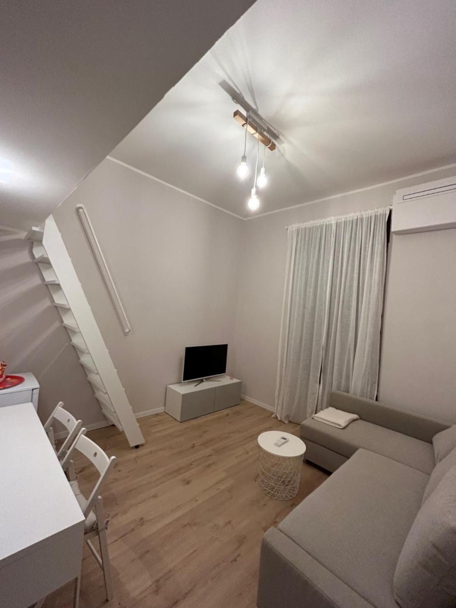 Studio Apartment Near Bocconi Мілан Екстер'єр фото